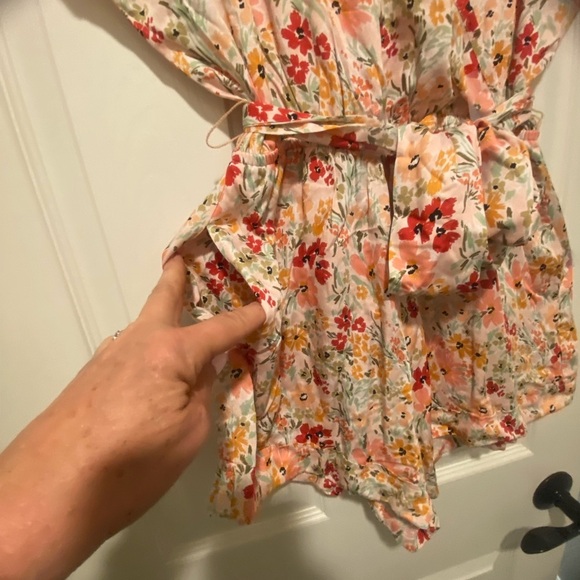 Shore Women’s Willow Shorts Romper Resort Pockets Floral Pockets New size M - Picture 10 of 14
